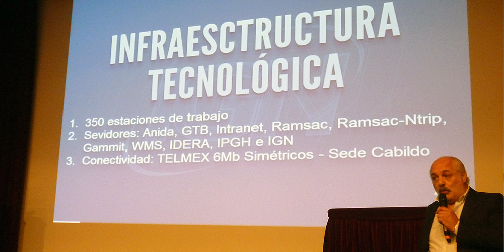 El Lic. Eduardo Bordon expone sobre la Infraestructura tecnológica del IGN