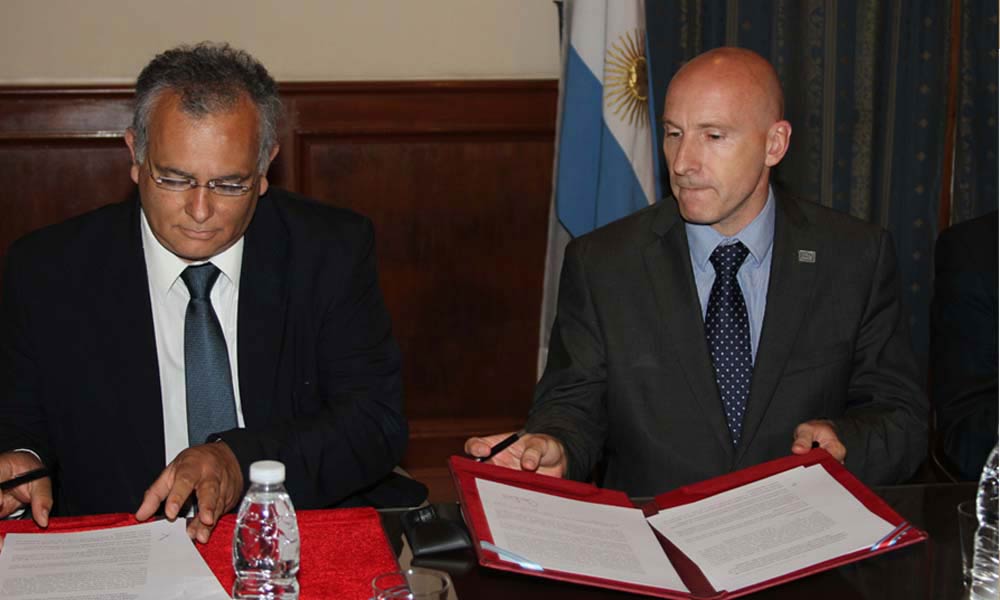 El Ministro Agustín Rossi, estuvo en la ciudad de Santiago del Estero y firmó un convenio con el gobernador Gerardo Zamora para crear una delegación del Instituto Geográfico Nacional